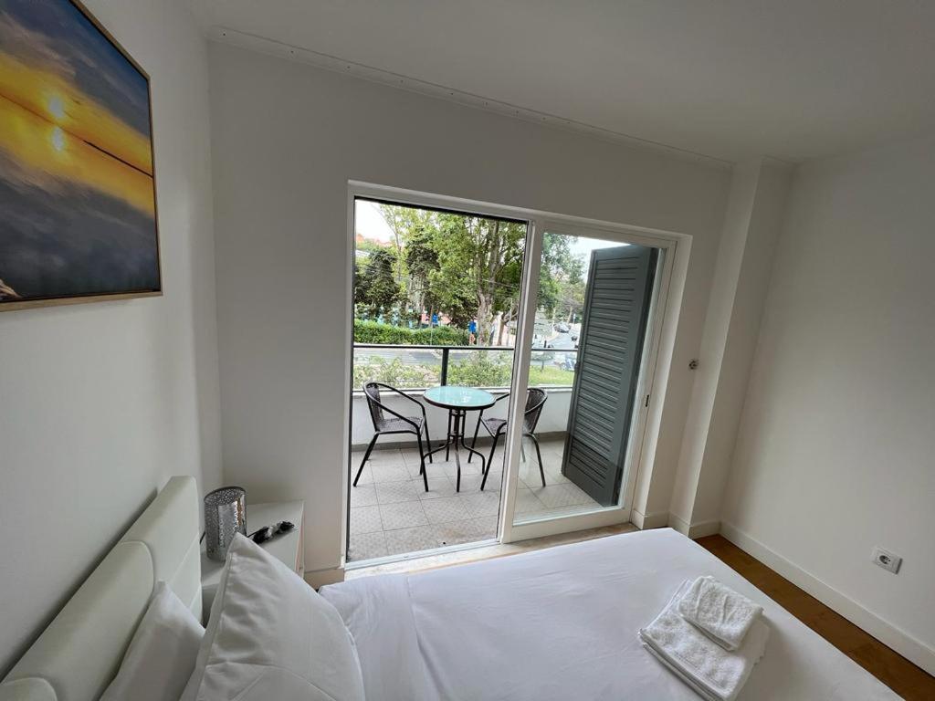 Oieras Beach Suite 2 - Large Double Room With En-Suite Bathroom And Balcony Oeiras Esterno foto